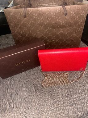 Gucci Red Leather Chain Wallet - Elegant Crossbody